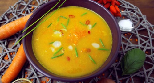 Currys sárgarépa-krémleves vöröslencsével
